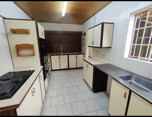 3 BEDROOM TOWNHOUSE FOR SALE IN BRACKENHURST
